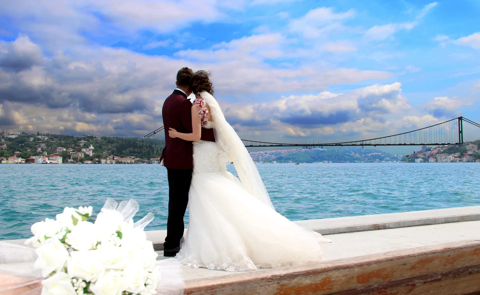 Stüdyo Nakkaş arşivinden dış mekân gelin ve damat fotoğrafı